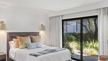 2 bedrooms, desk, iron/ironing board, travel crib