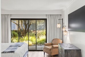 2 bedrooms, desk, iron/ironing board, travel crib