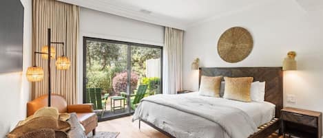 2 Schlafzimmer, Schreibtisch, Bügeleisen/Bügelbrett, Reisekinderbett