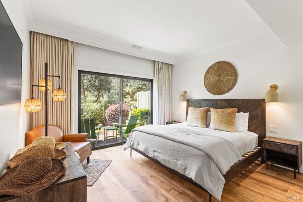 2 Schlafzimmer, Schreibtisch, Bügeleisen/Bügelbrett, Reisekinderbett