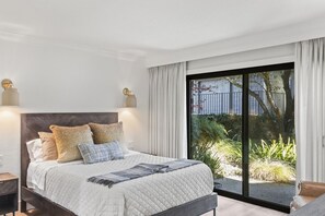 2 bedrooms, desk, iron/ironing board, travel cot