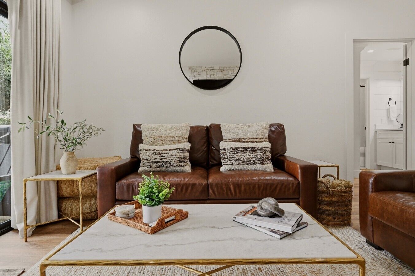 Smart TV, fireplace, stereo