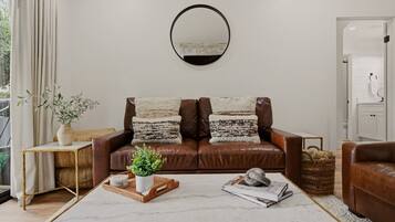 Smart TV, fireplace, stereo