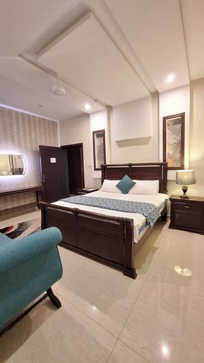 7 bedrooms, iron/ironing board, WiFi, bed sheets - Hill View Park Guest House Citihousing/ satellite town Jhelum (Jhelum)