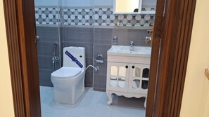 Serviettes fournies, savon, papier toilette
