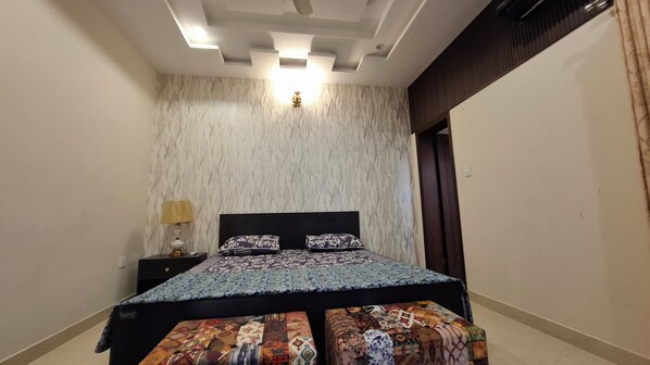 7 bedrooms, iron/ironing board, WiFi, bed sheets