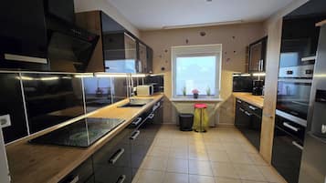 Microwave, oven, stovetop, dishwasher