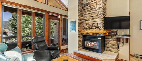 Televisión, chimenea