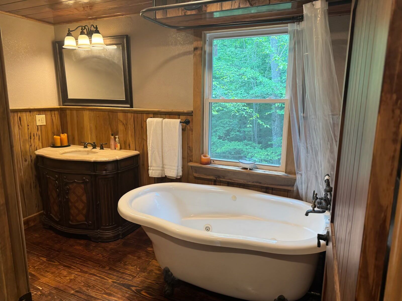 Jetted tub, hair dryer, towels, soap