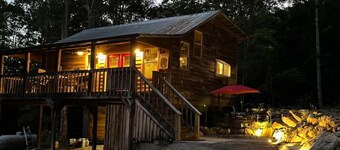 Cozy cabin in welcoming Speedwell with WiFi, AC