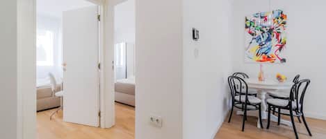 Family Apartment, Multiple Bedrooms (Central Cozy 2 Bedroom Apartment) | Interior