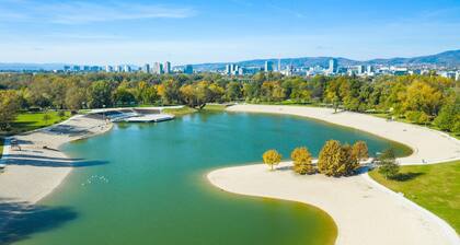 Central Cozy 2 Bedroom Apartment