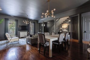 Interior - Savannah Charm Walk to Forsyth Park, and Chatham Square (Savannah)