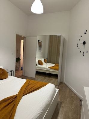 Iron/ironing board, WiFi, bed sheets