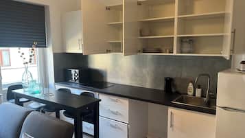 Micro-ondes, four, plaque de cuisson