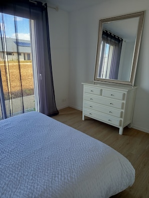 5 bedrooms, WiFi, bed sheets