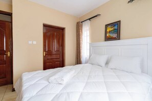 2 habitaciones, tabla de planchar con plancha, wifi y ropa de cama
