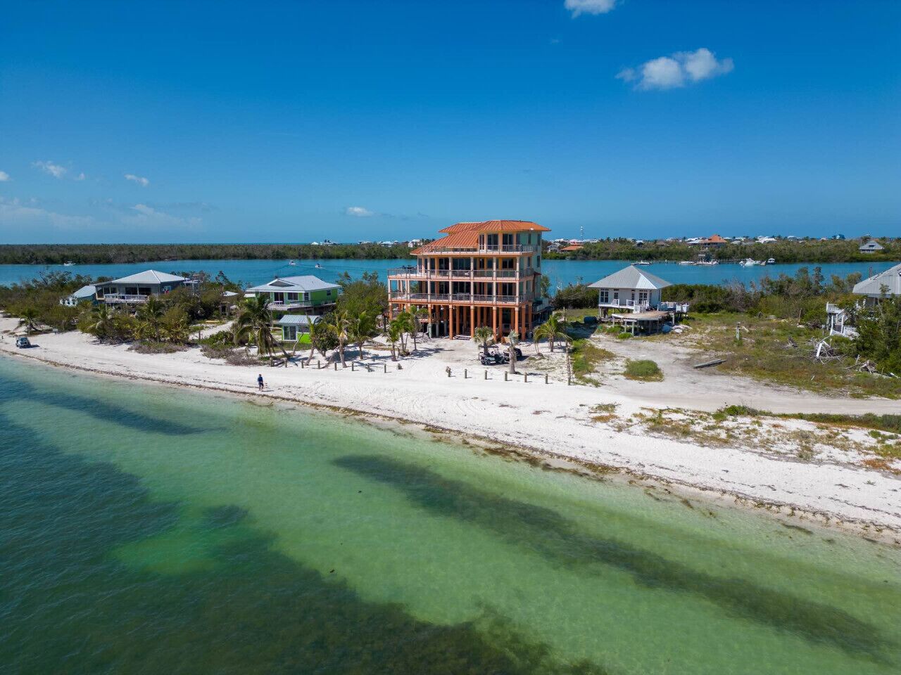 Una spiaggia nelle vicinanze