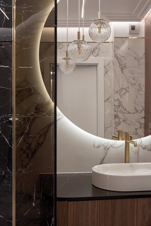 ซูพีเรียอพาร์ทเมนท์, 1 ห้องนอน, ห้องน้ำในตัว | ห้องน้ำ | ของใช้ในห้องน้ำฟรี, ไดร์เป่าผม, ผ้าเช็ดตัว, สบู่