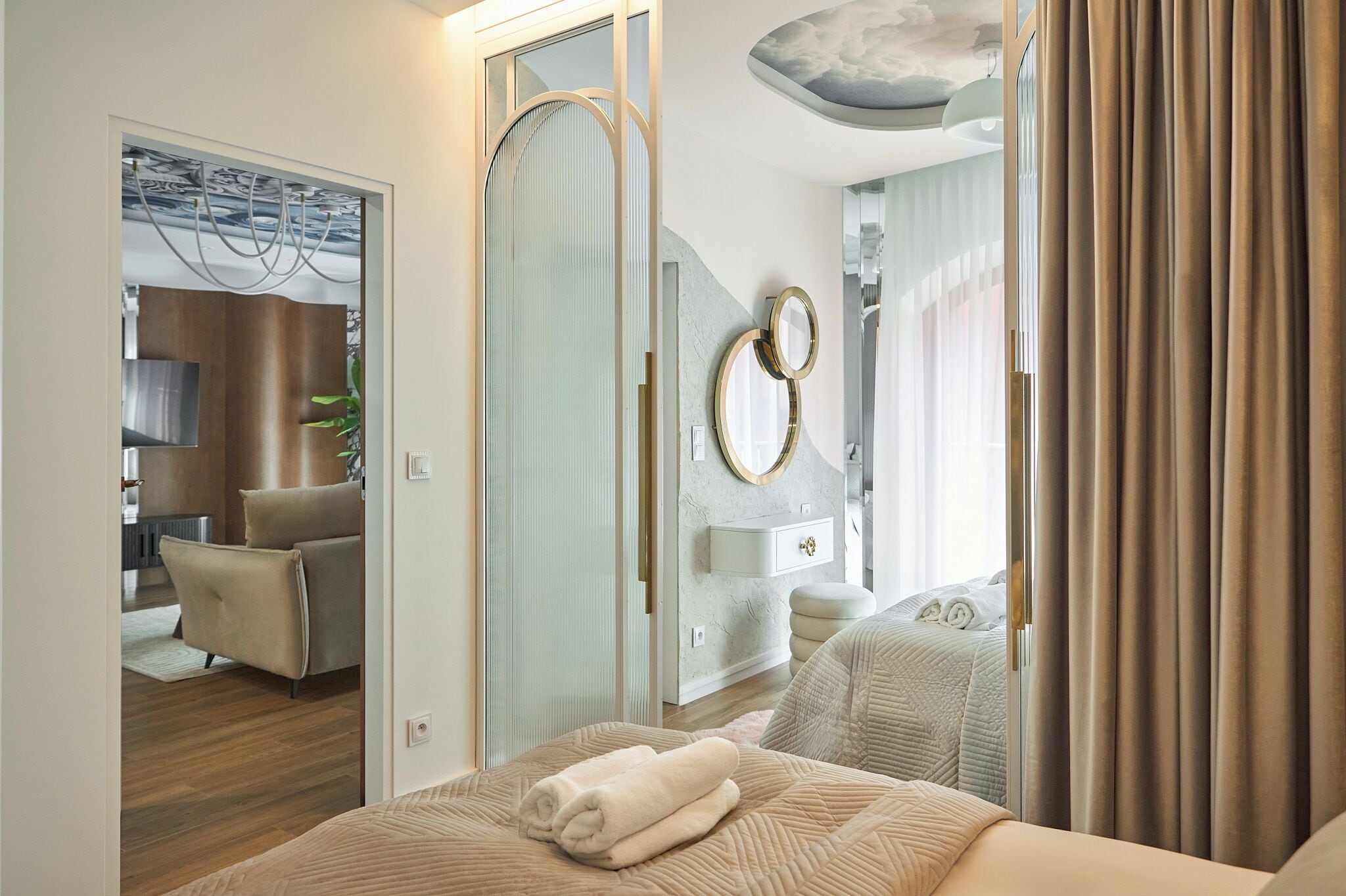 Apartamento superior, 2 quartos | Roupas de cama premium, individualmente decorados