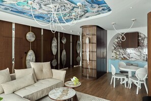 ซูพีเรียอพาร์ทเมนท์, 2 ห้องนอน | บริเวณนั่งเล่น | ทีวีจอแบน