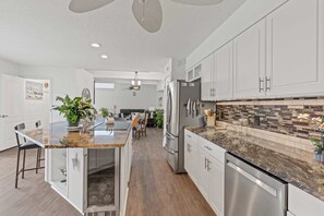 Fridge, microwave, stovetop, dishwasher