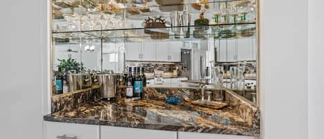 Refrigerador, microondas, parrilla de estufa y lavavajillas