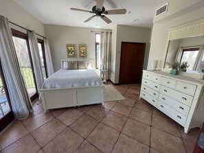 4 bedrooms, free WiFi, bed sheets - No Plans III. Spectacular Sunsets. Private multilevel designer home with heated pool and spa (Captiva)