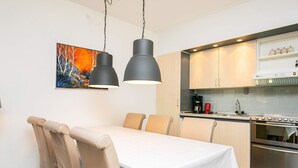 A modern kitchen with a dining area. - 4 Person Holiday Home on a Holiday Park in Faaborg (Faaborg)