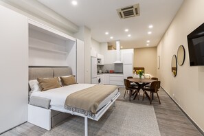 Iron/ironing board, free WiFi, bed sheets