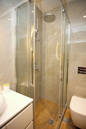 컴포트 더블룸, 시내 전망 | 욕실 | 슬리퍼