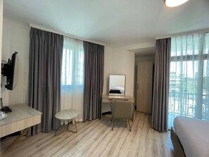 Eenpersoonskamer, uitzicht op stad | Een kluis op de kamer, gratis wifi