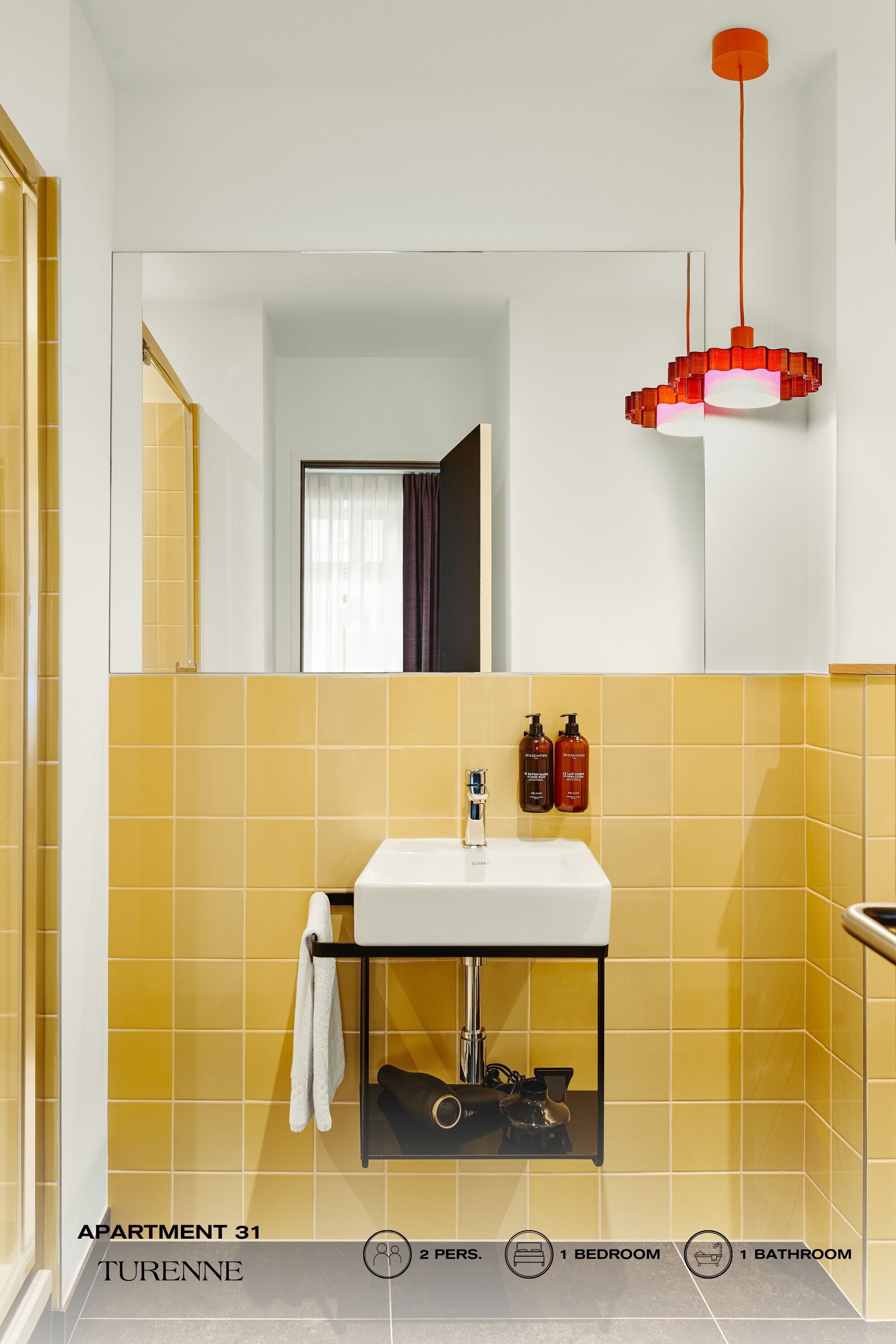 Studio 31 | Bathroom | Shower, hair dryer, towels, soap