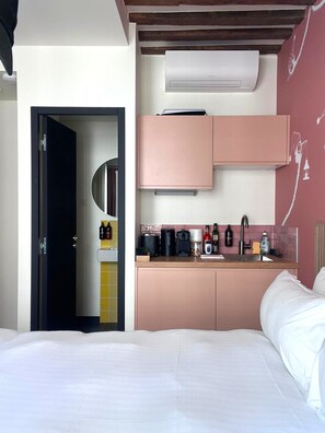 Studio 22 | Private kitchen | Microwave, stovetop, espresso maker, electric kettle