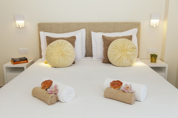 3 bedrooms, cots/infant beds, bed sheets