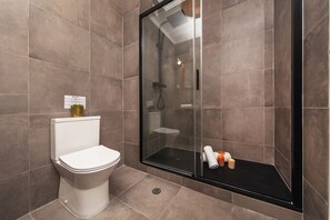 Douche, serviettes fournies