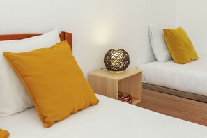 1 多间卧室、婴儿床、床单