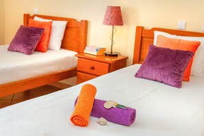 4 bedrooms, cots/infant beds, bed sheets - Villa Saona (Albufeira)