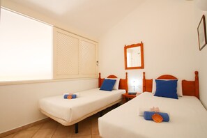 2 bedrooms, cribs/infant beds, rollaway beds, bed sheets - Townhouse Cayman (Albufeira)