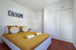 2 bedrooms, cots/infant beds, bed sheets
