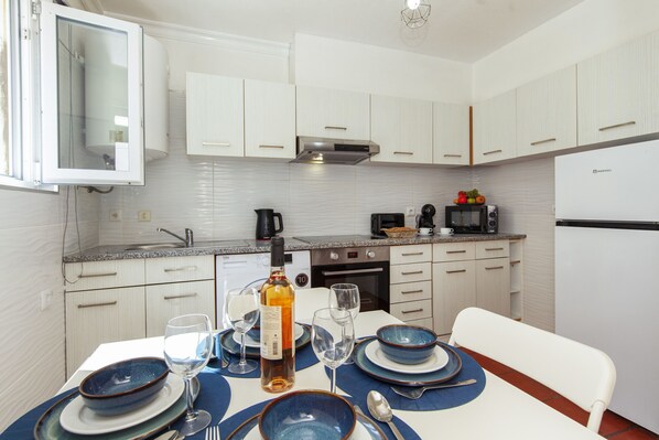 Microwave, coffee/tea maker, cookware/dishes/utensils