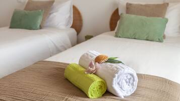 2 Schlafzimmer, Babybetten, Bettwäsche