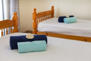 3 bedrooms, cots/infant beds, bed sheets - Villa Harmony (Silves)