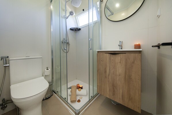 Shower, towels