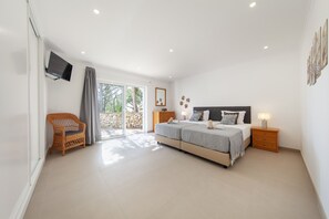 6 개의 침실, 유아용 침대, 간이 침대, 침대 시트