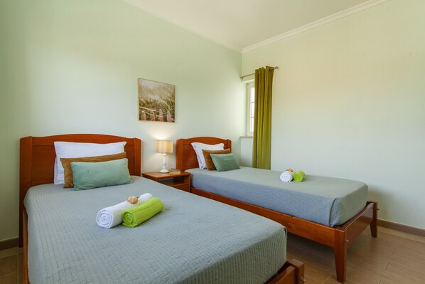 4 개의 침실, 유아용 침대, 침대 시트