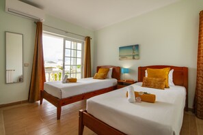 4 bedrooms, cribs/infant beds, bed sheets
