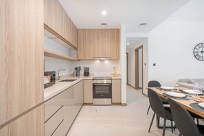 Fridge, microwave, stovetop, dishwasher