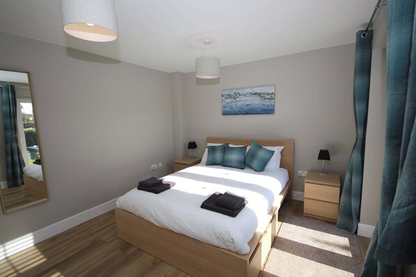 1 bedroom, iron/ironing board, free WiFi, bed sheets - Dog & Family Friendly Ground Floor Apartment, 10 mins walk to beach (Primrose Valley)