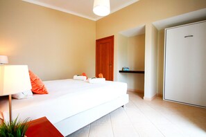 3 bedrooms, cots/infant beds, bed sheets - Villa Solara (Lagoa)